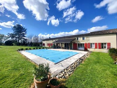 Maison - 255 m² - 11 pièces