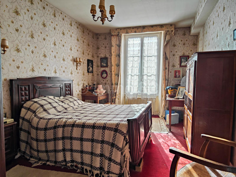 Maison - 202 m² - 7 pièces