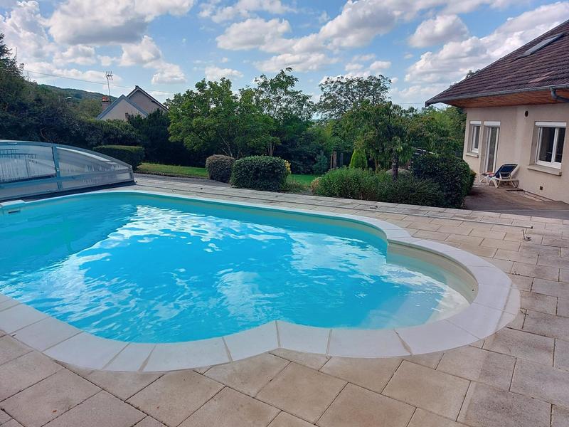 Maison - 161 m² - 8 pièces