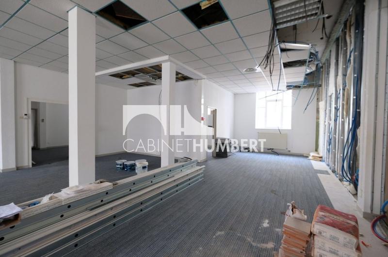 Local d'activité / Entrepôt - 215 m²