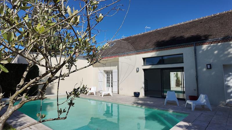 Maison - 210 m² - 8 pièces