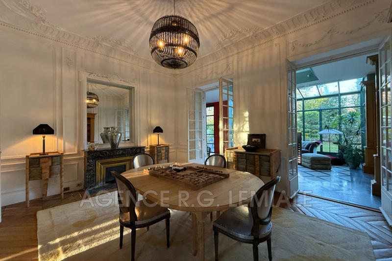 Maison - 326 m² - 12 pièces