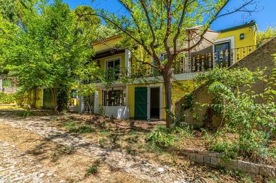 Maison - 300 m² - 12 pièces