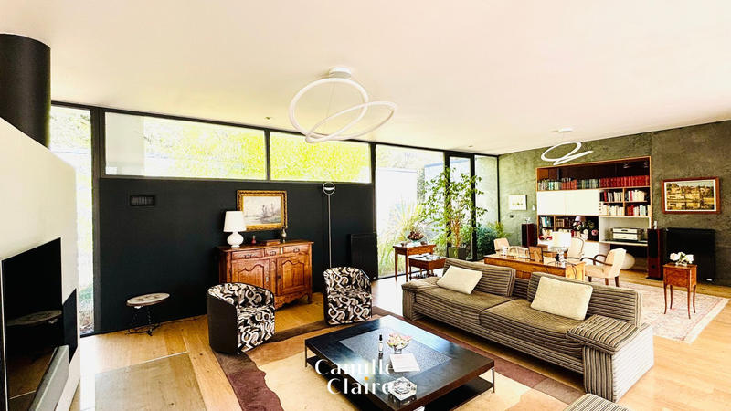 Maison - 240 m² - 5 pièces