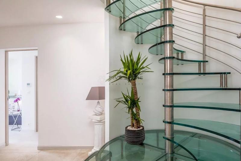 Villa - 340 m² - 6 pièces