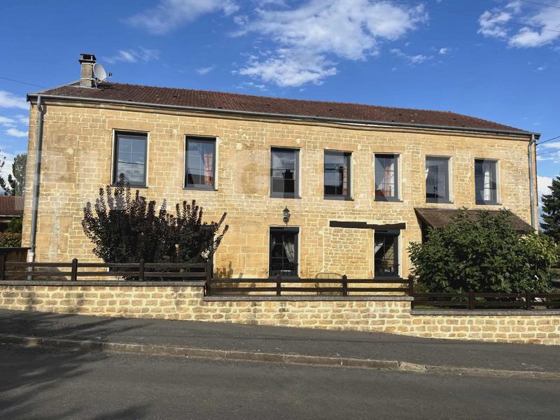 Demeure - 352 m² - 9 pièces