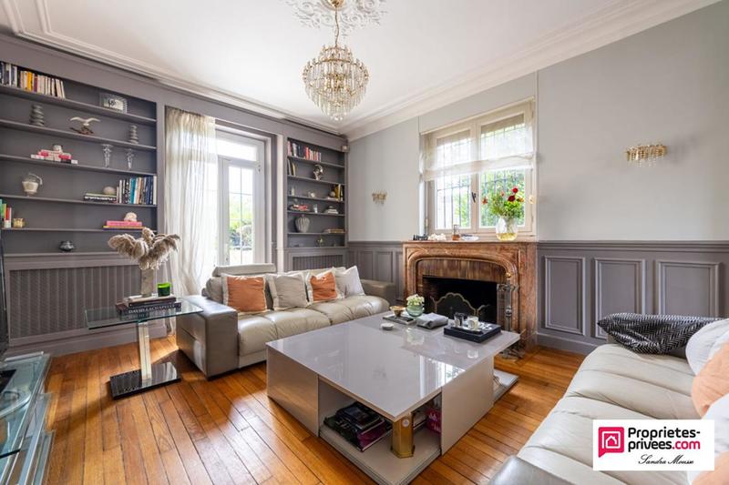 Maison - 236 m² - 7 pièces