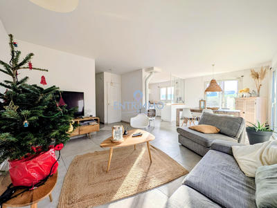 Maison - 96 m² - 5 pièces