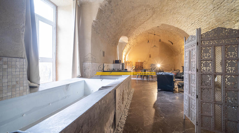 Maison de village - 473 m² - 12 pièces