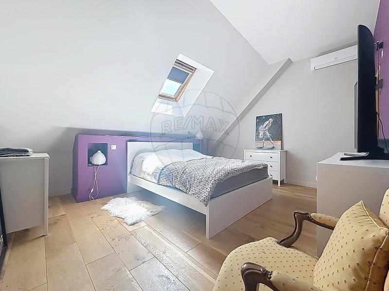 Maison - 368 m² - 12 pièces