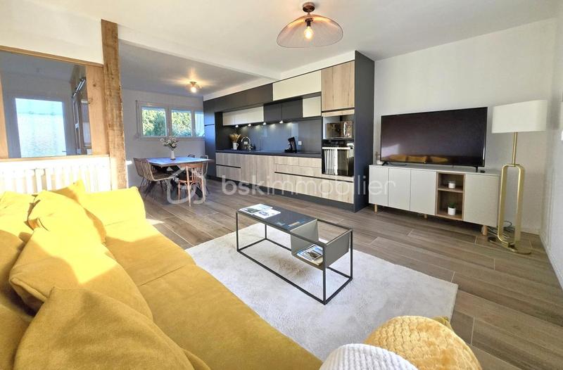 Maison - 95 m² - 5 pièces