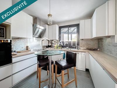 Maison - 159 m² - 8 pièces