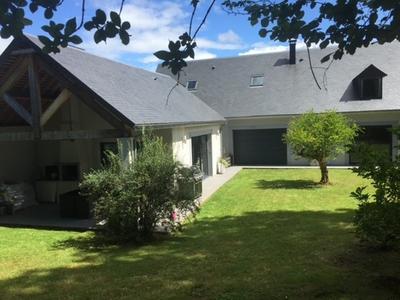Maison - 228 m² - 7 pièces