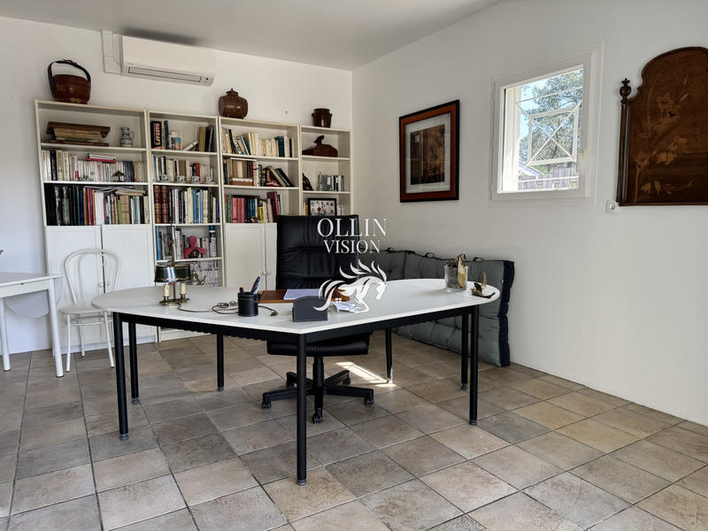 Villa - 208 m² - 9 pièces