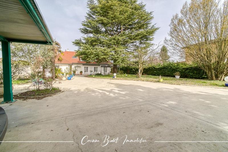 Villa - 320 m² - 8 pièces