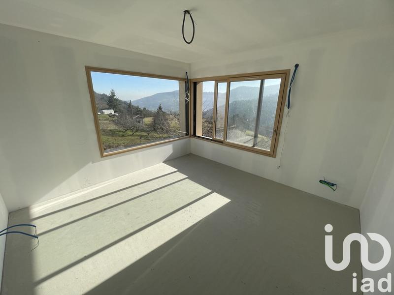 Maison - 220 m² - 5 pièces