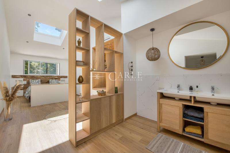 Maison - 201 m² - 7 pièces