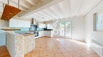 Maison - 140 m² - 5 pièces