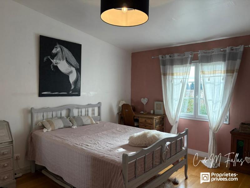 Maison - 205 m² - 9 pièces