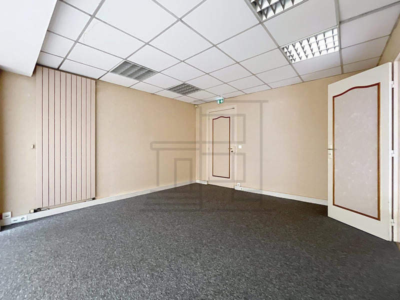 Local commercial - 170 m² - 6 pièces