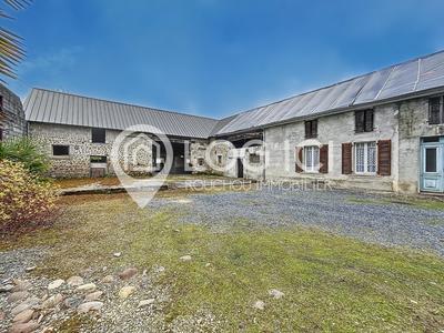 Maison - 208 m² - 7 pièces