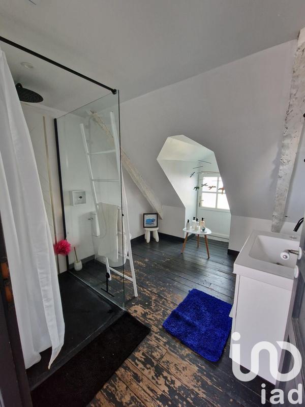 Maison - 205 m² - 9 pièces