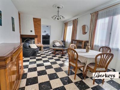 Maison - 93 m² - 5 pièces