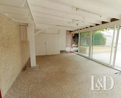 Maison - 224 m² - 9 pièces