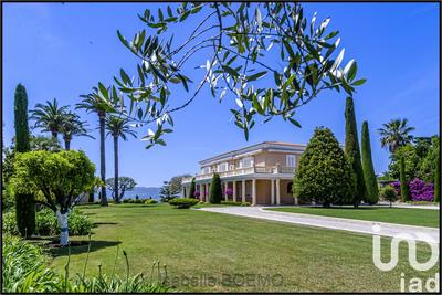 Maison - 555 m² - 15 pièces