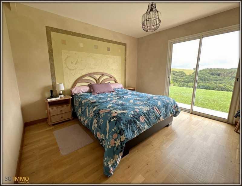 Maison - 230 m² - 6 pièces