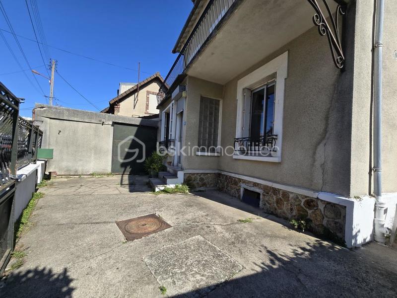 Demeure - 165 m² - 10 pièces