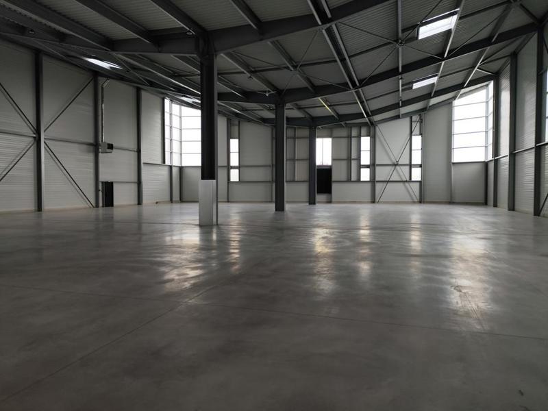 Local d'activité / Entrepôt - 1 826 m²