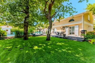 Propriété - 280 m² - 14 pièces