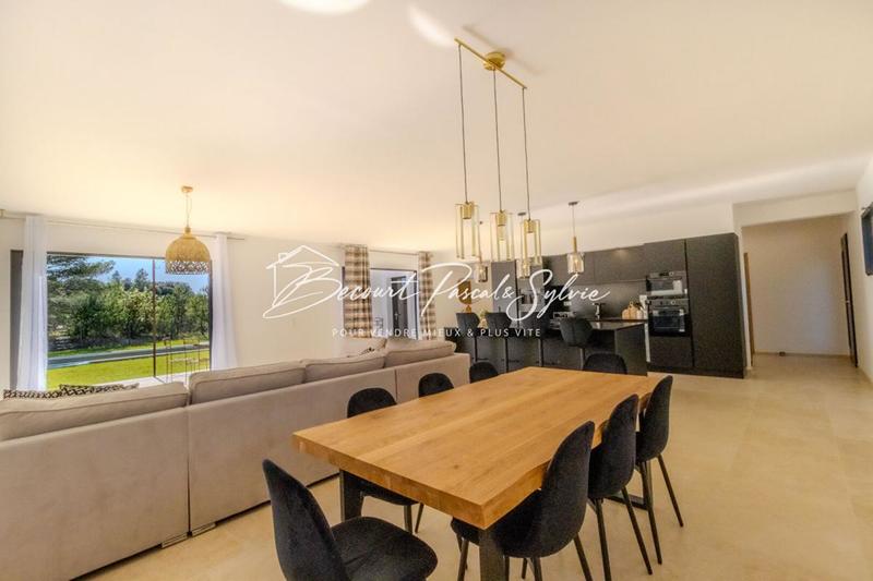 Maison - 180 m² - 7 pièces