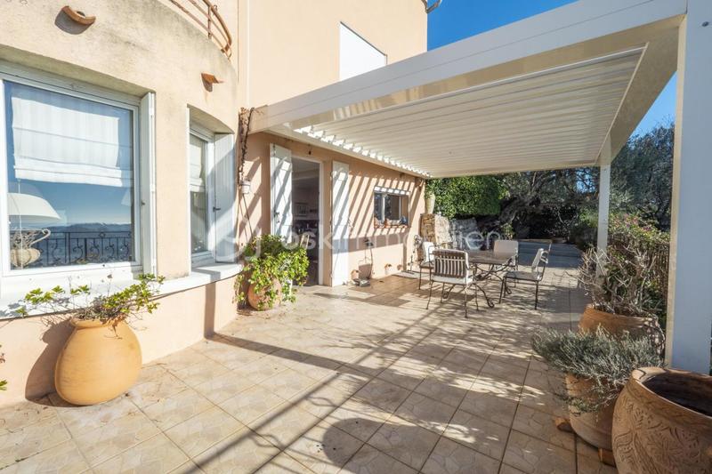 Villa - 200 m² - 6 pièces