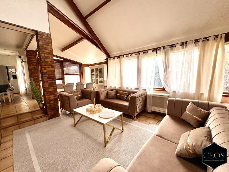 Maison - 210 m² - 8 pièces