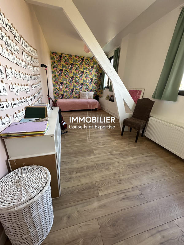 Maison - 332 m² - 11 pièces