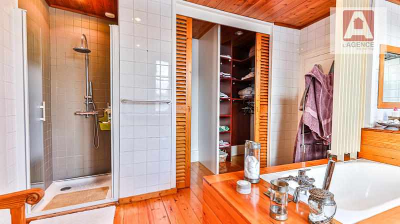 Maison - 234 m² - 7 pièces