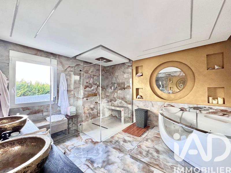 Maison - 361 m² - 10 pièces