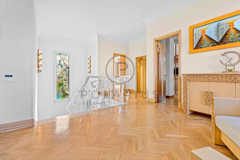 Villa - 1 000 m² - 15 pièces