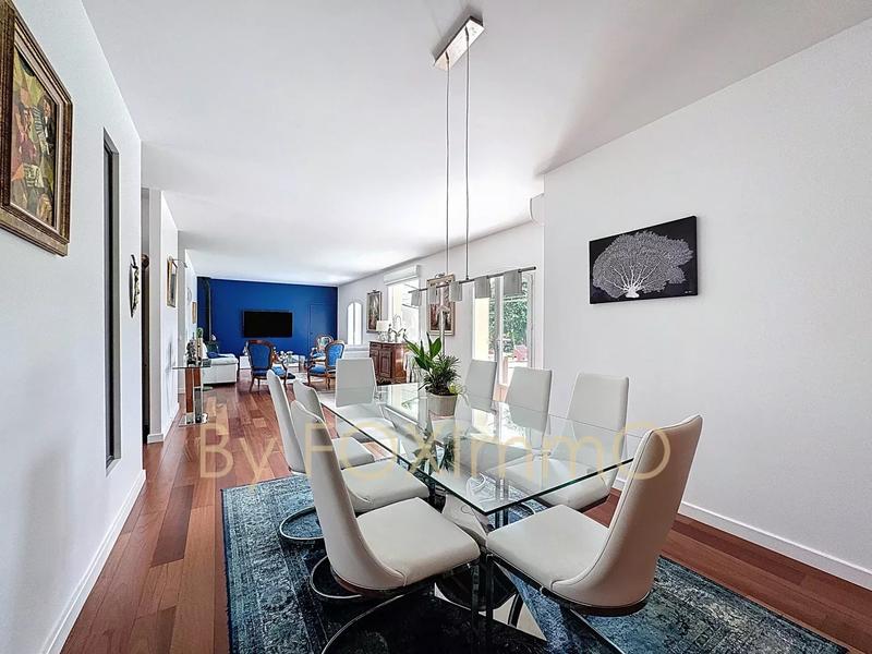 Maison - 230 m² - 6 pièces