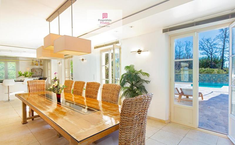 Maison - 250 m² - 7 pièces