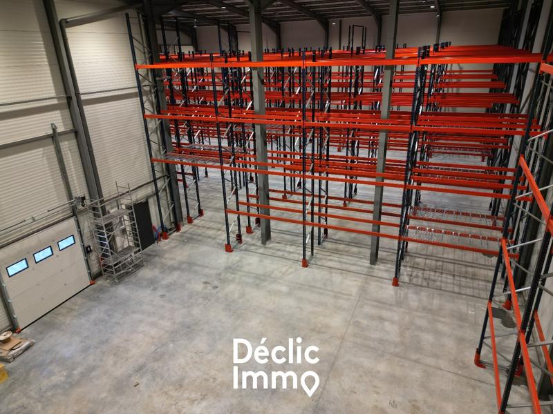 Entrepôt - 2 400 m²