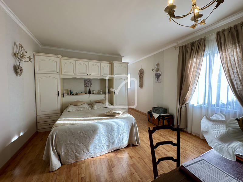 Maison - 201 m² - 6 pièces