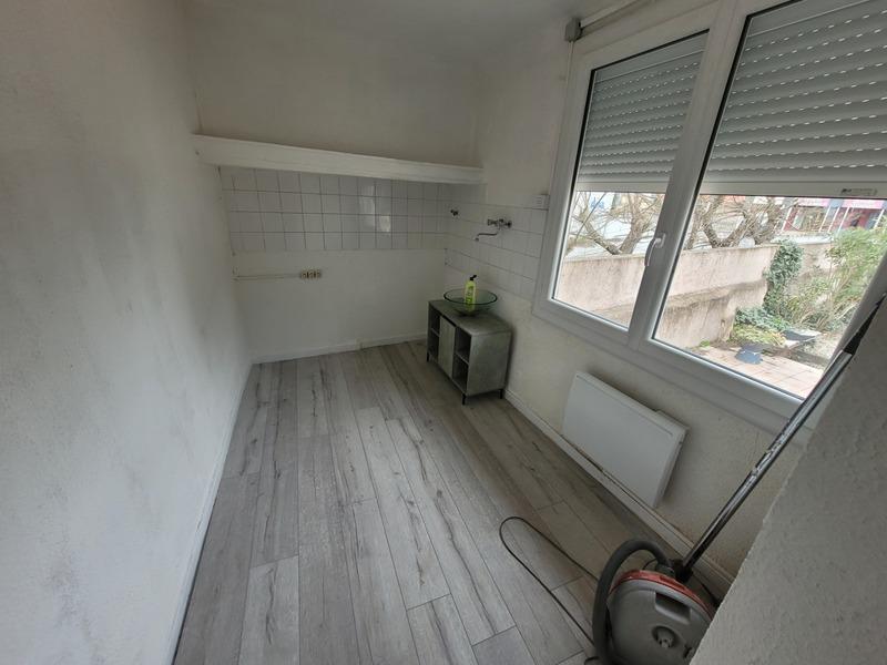 Local d'activité / Entrepôt - 86 m² - 6 pièces