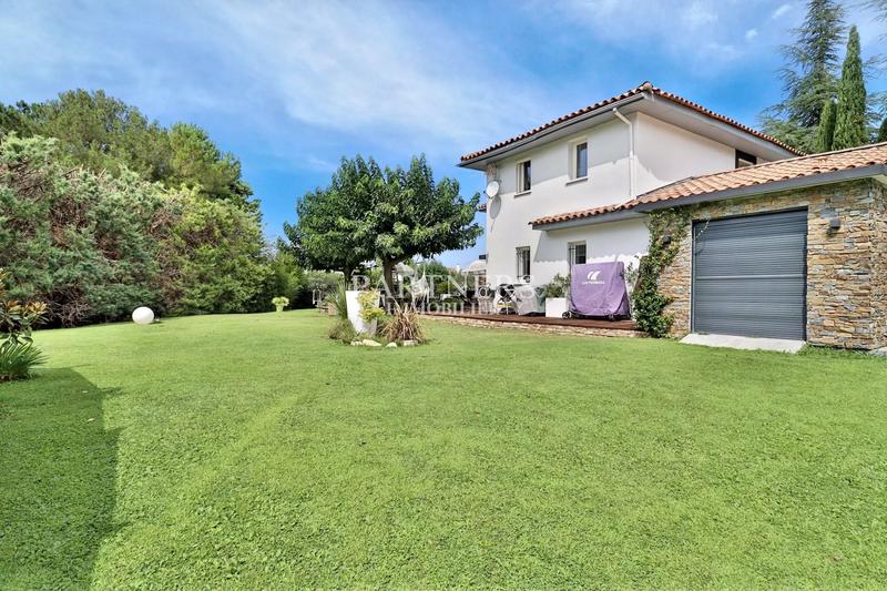 Maison - 300 m² - 10 pièces