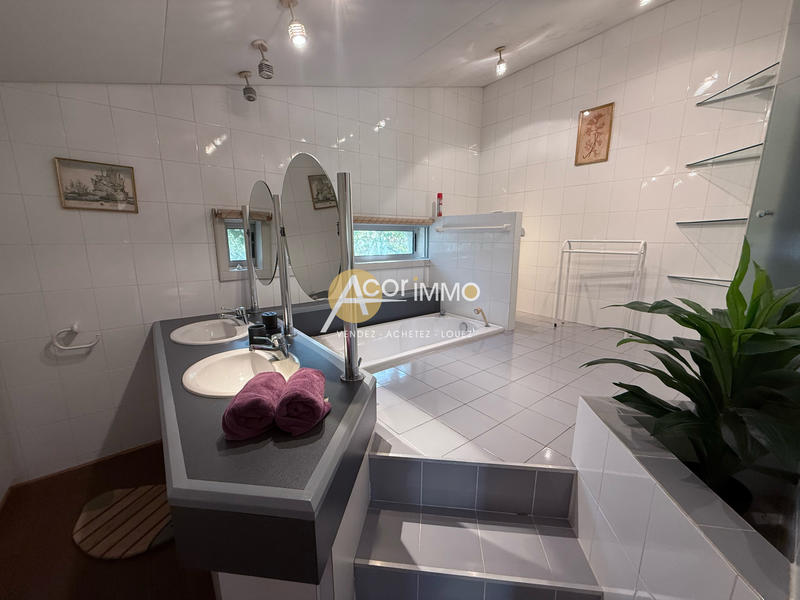 Maison - 270 m² - 6 pièces