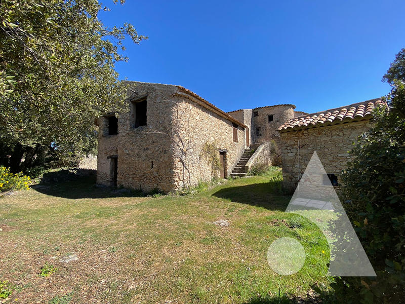 Maison - 490 m² - 19 pièces