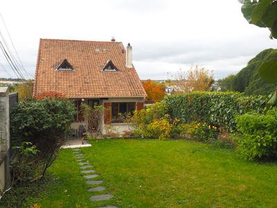 Maison - 180 m² - 9 pièces