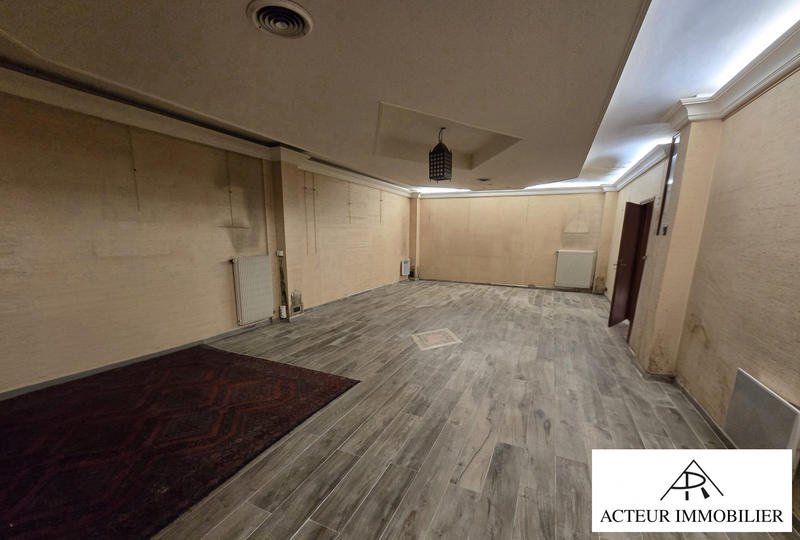 Local commercial - 200 m² - 4 pièces